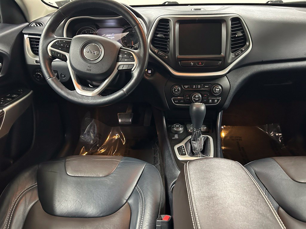 Used 2018 Jeep Cherokee Limited AWD/4WD image 16