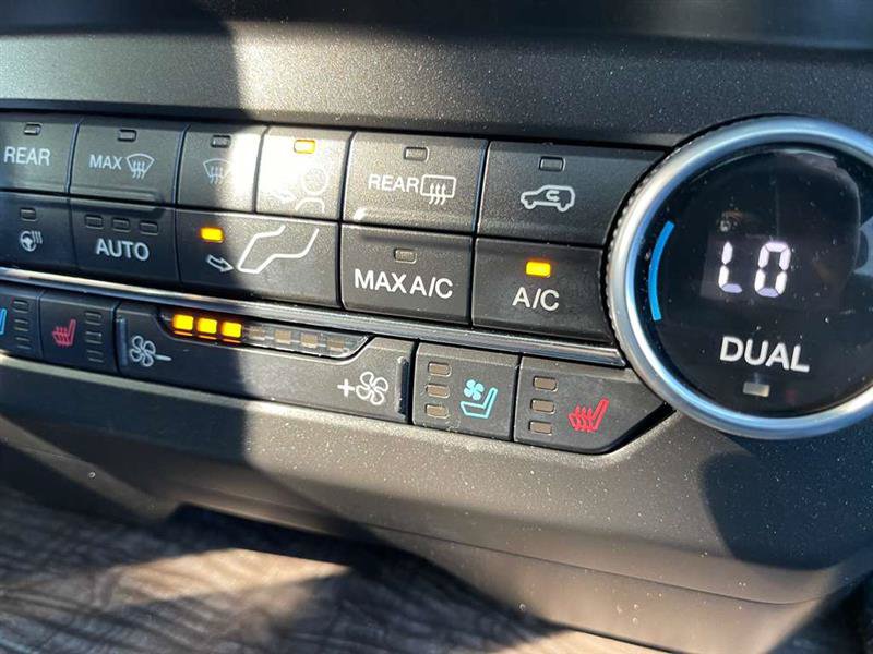 Used 2018 Ford Expedition Limited w/ Equipment Group 302A AWD/4WD image 34
