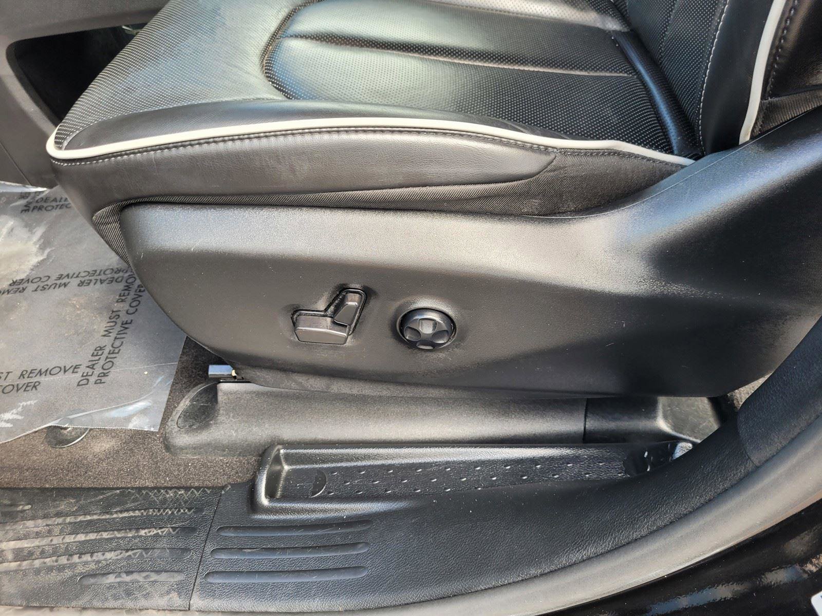 Used 2025 Chrysler Pacifica Limited image 21