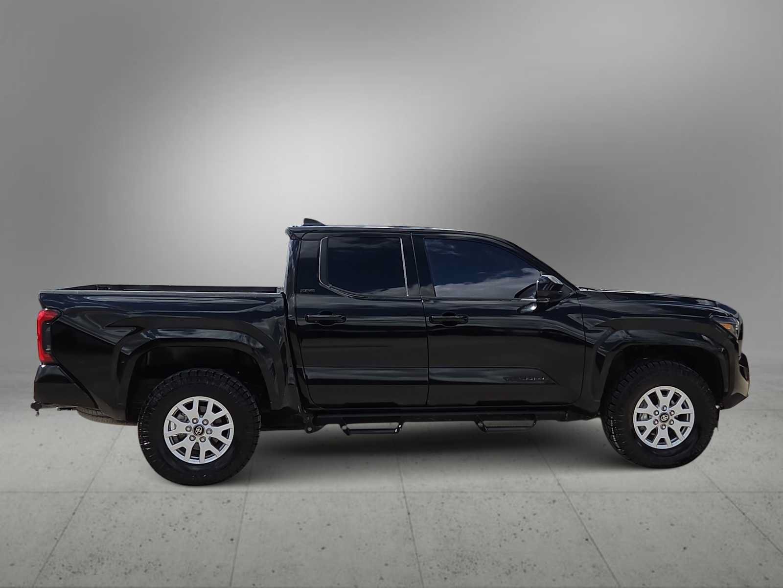 Certified 2025 Toyota Tacoma SR5 AWD/4WD image 9