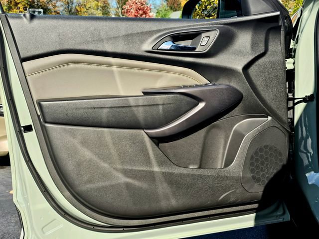 Used 2025 Chevrolet Trax ACTIV w/ Sunroof Package image 21