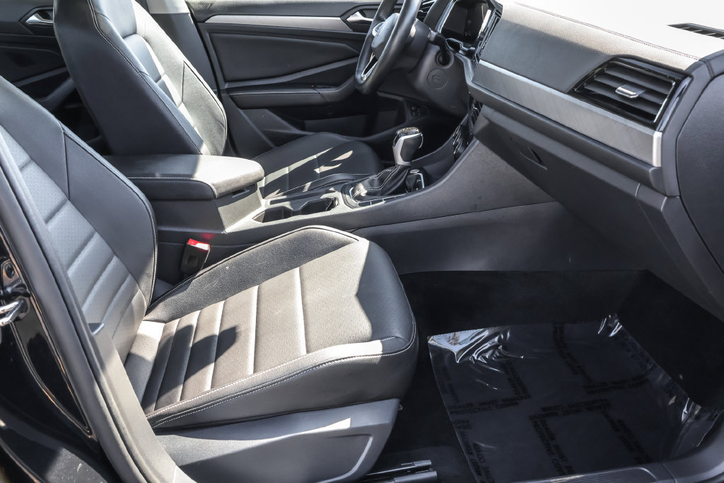 Certified 2024 Volkswagen Jetta SE FWD image 36