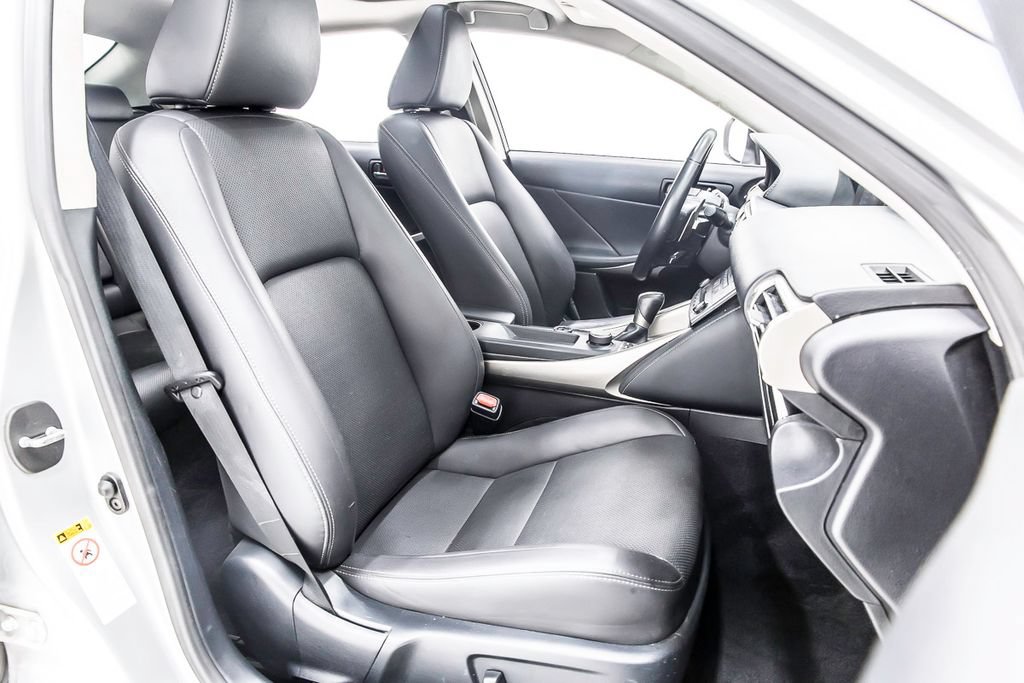 Used 2016 Lexus IS 200t RWD image 33