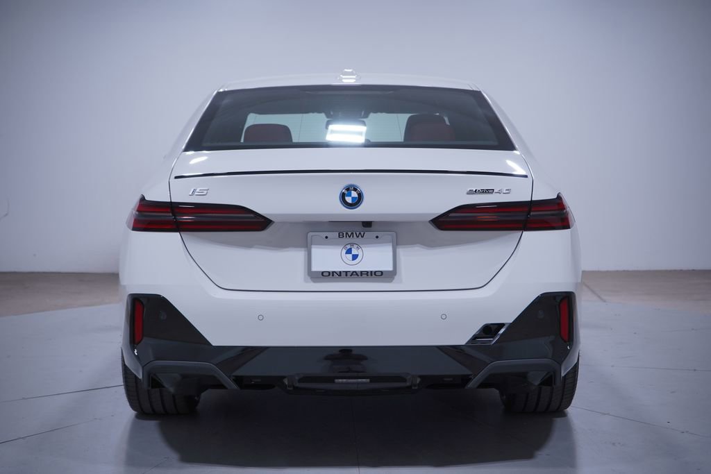 New 2026 BMW i5 eDrive40 w/ M Sport Package image 5