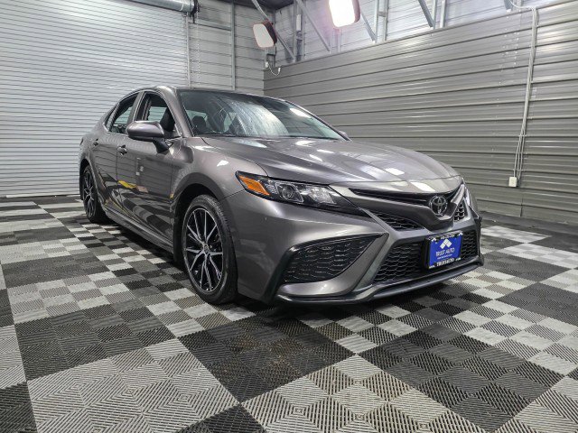 Used 2021 Toyota Camry SE w/ Carpet Mat Package (TMS) image 4