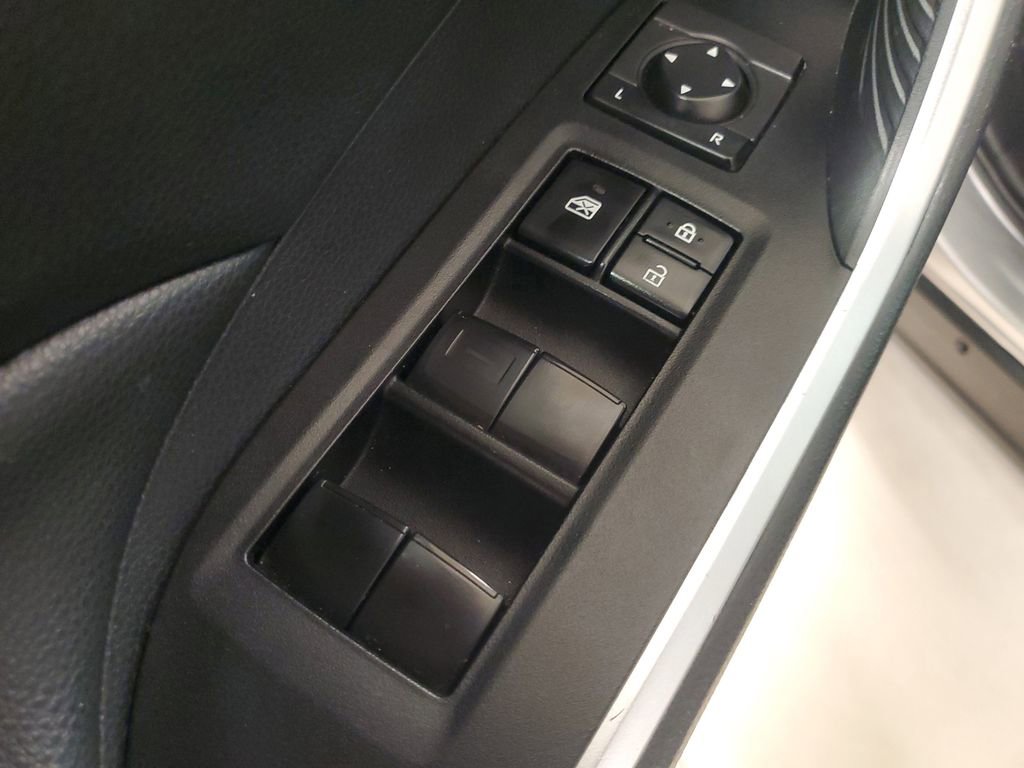 Used 2019 Toyota RAV4 LE image 18