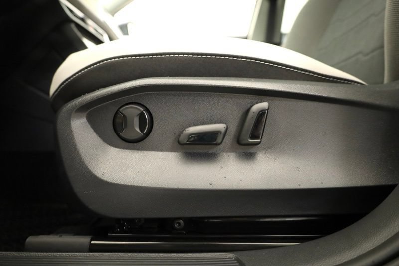 New 2026 Volkswagen Taos SE AWD/4WD image 11