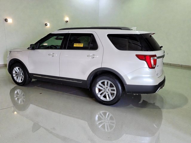 Used 2017 Ford Explorer XLT w/ Equipment Group 202A image 24