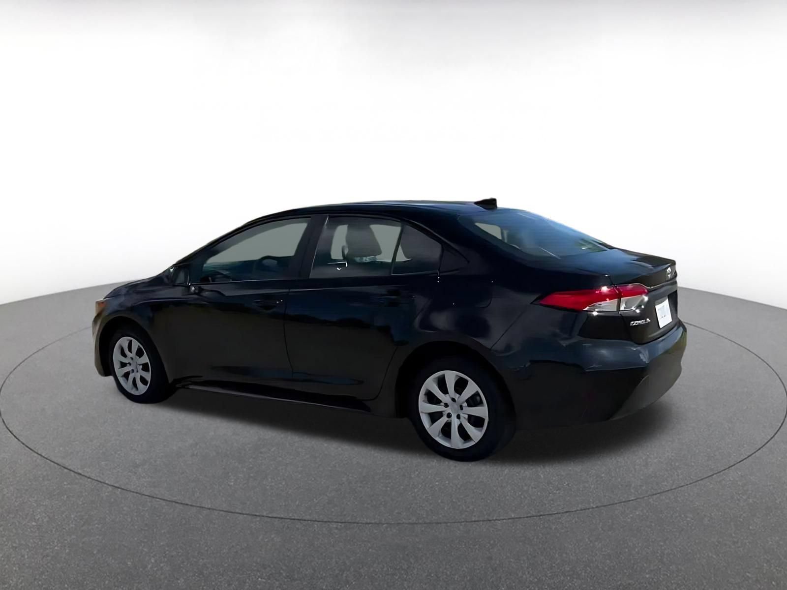 Used 2025 Toyota Corolla LE FWD image 8