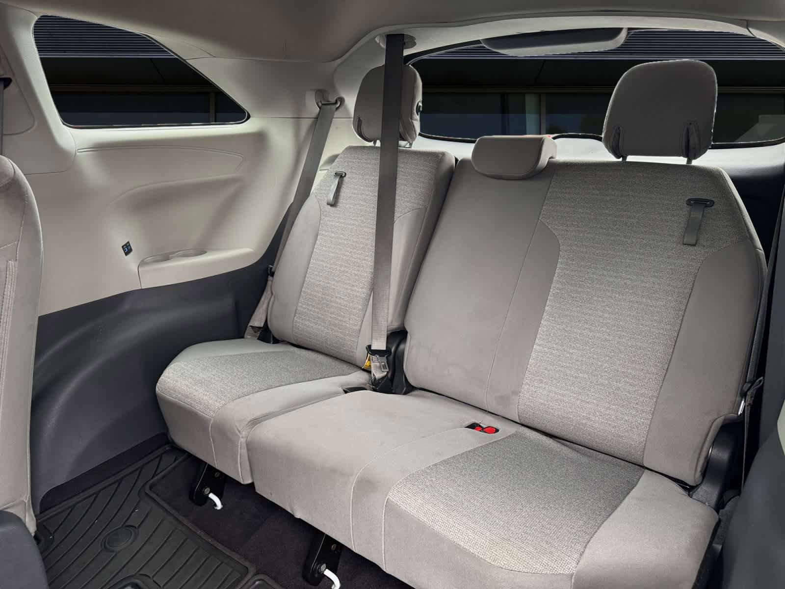 Used 2021 Toyota Sienna LE FWD image 15