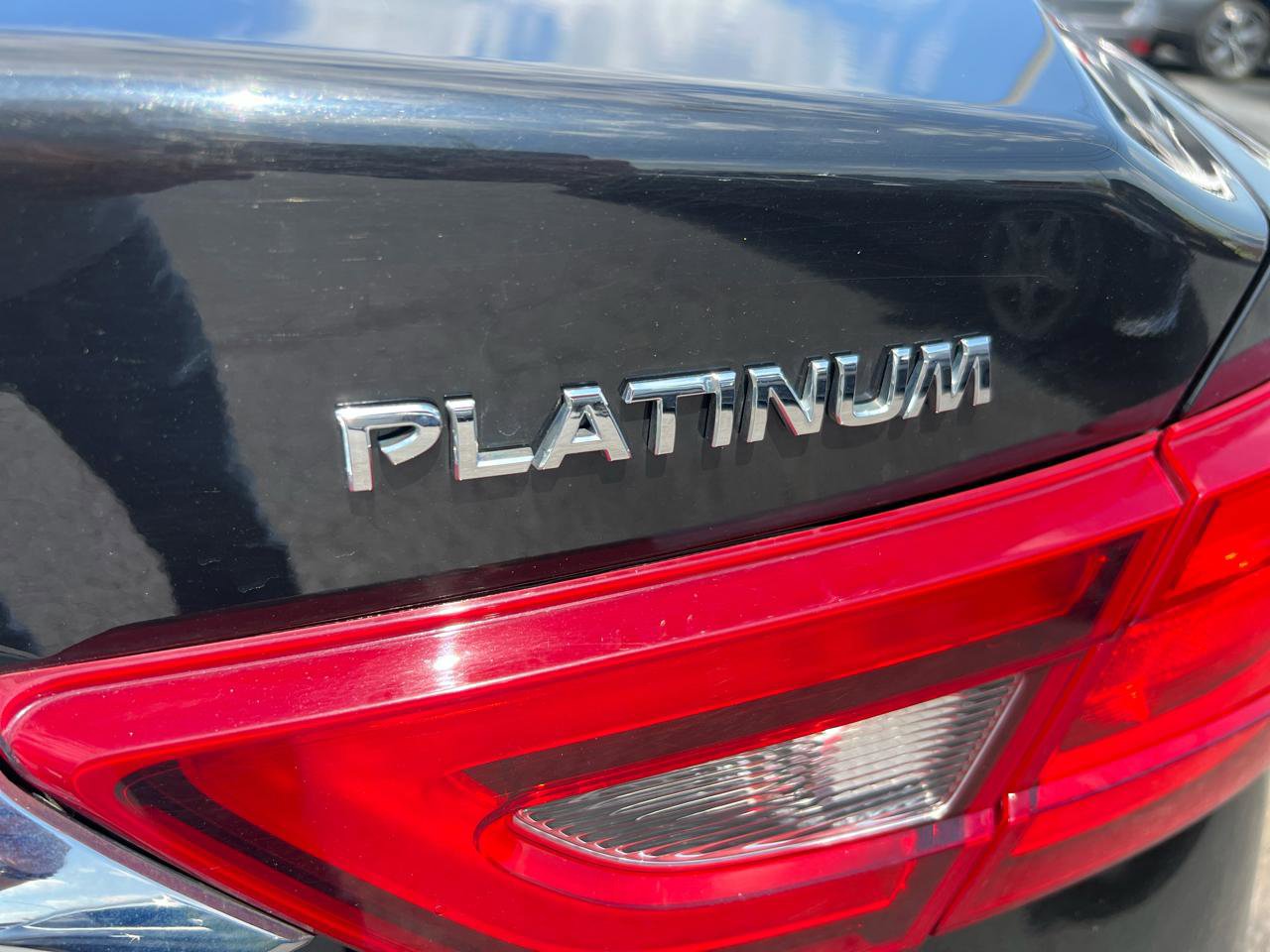 Used 2017 Nissan Maxima Platinum FWD image 5