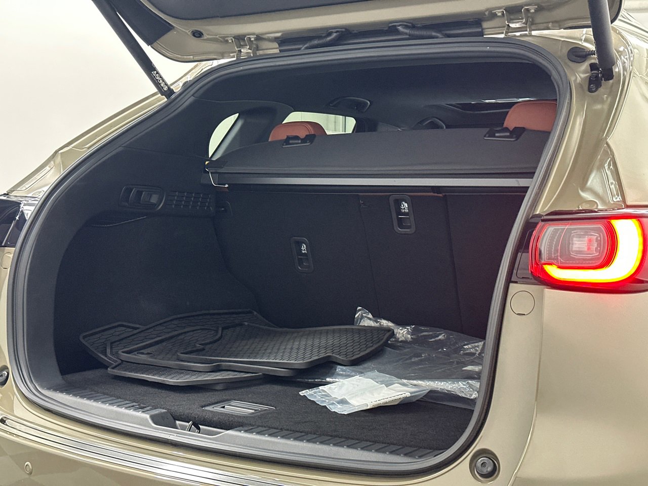 Certified 2025 MAZDA CX-5 Carbon Edition image 8