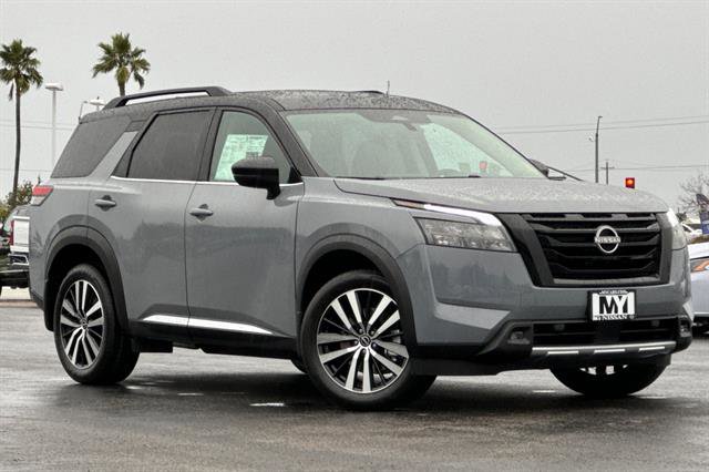 New 2025 Nissan Pathfinder Platinum image 2