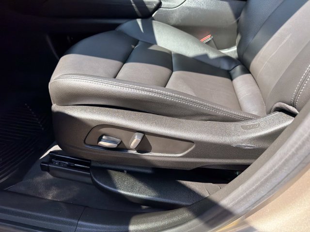 Used 2023 Cadillac XT6 Luxury w/ LPO, Floor Liner Package FWD image 22