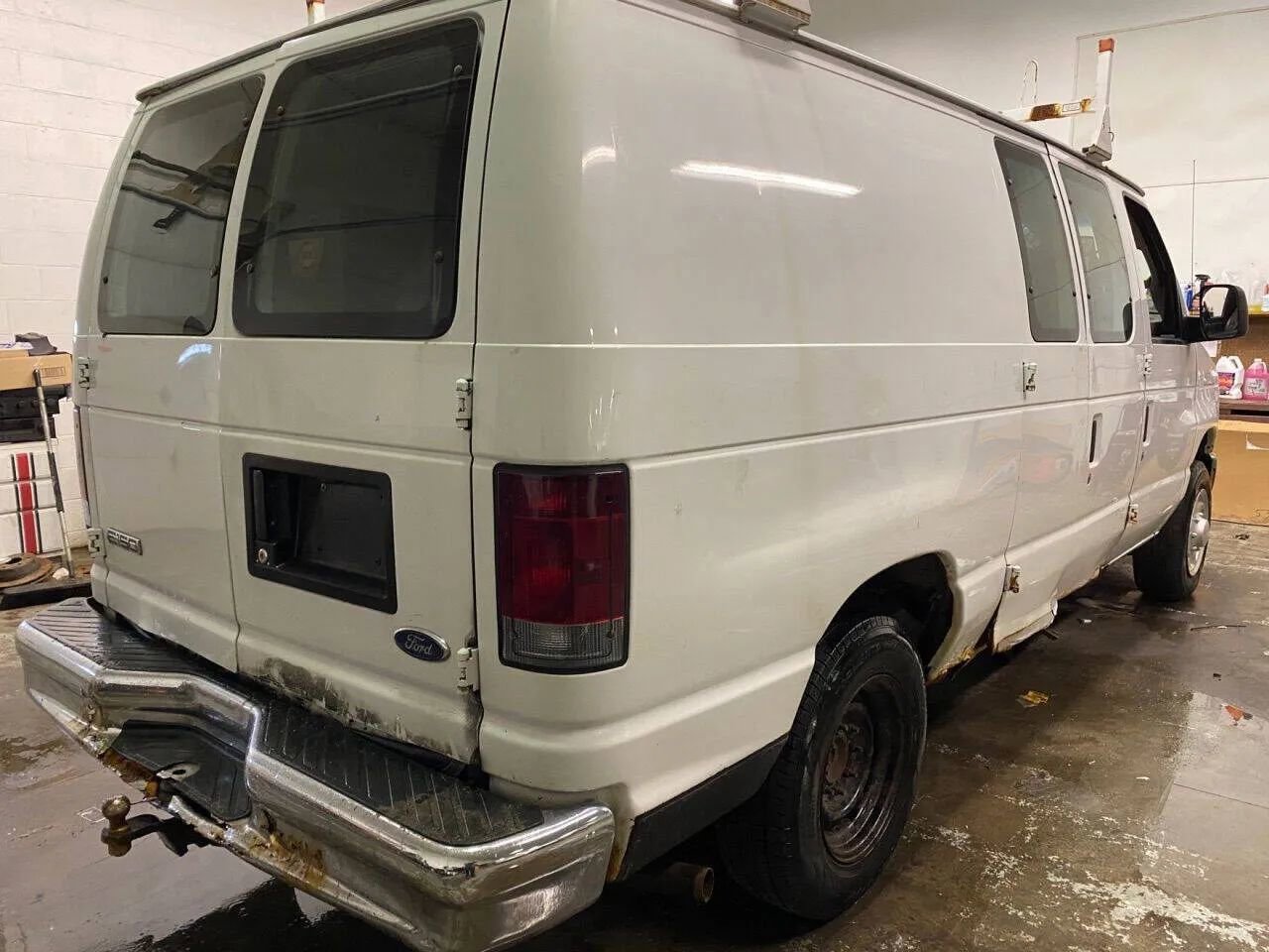 Used 2008 Ford E-150 and Econoline 150 Van 3D image 5