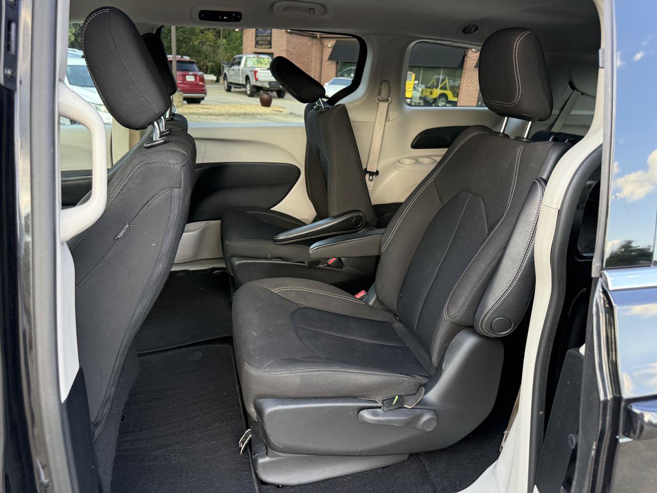 Used 2020 Chrysler Voyager LX w/ Cold Weather Group FWD image 21