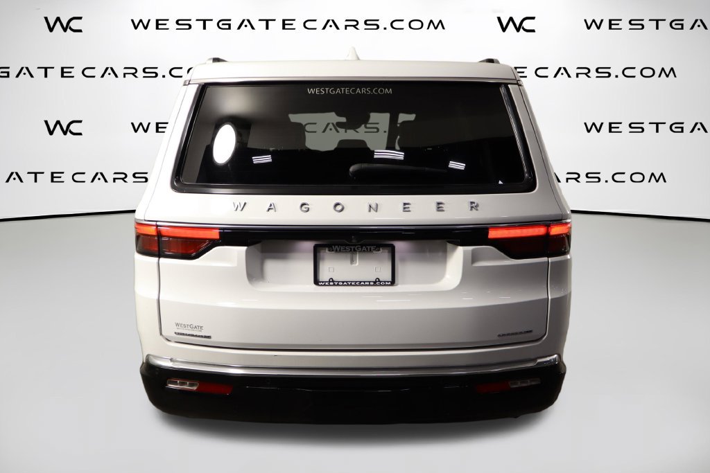 Used 2023 Jeep Wagoneer Series III w/ Convenience Group I AWD/4WD image 4