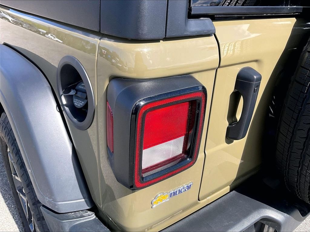 Used 2025 Jeep Wrangler Sport AWD/4WD image 31