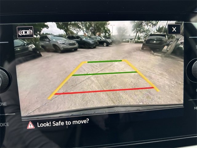 Used 2025 Volkswagen Taos SE image 17