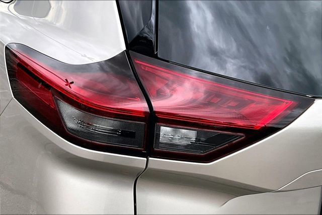 Used 2023 Nissan Rogue SL AWD/4WD image 23