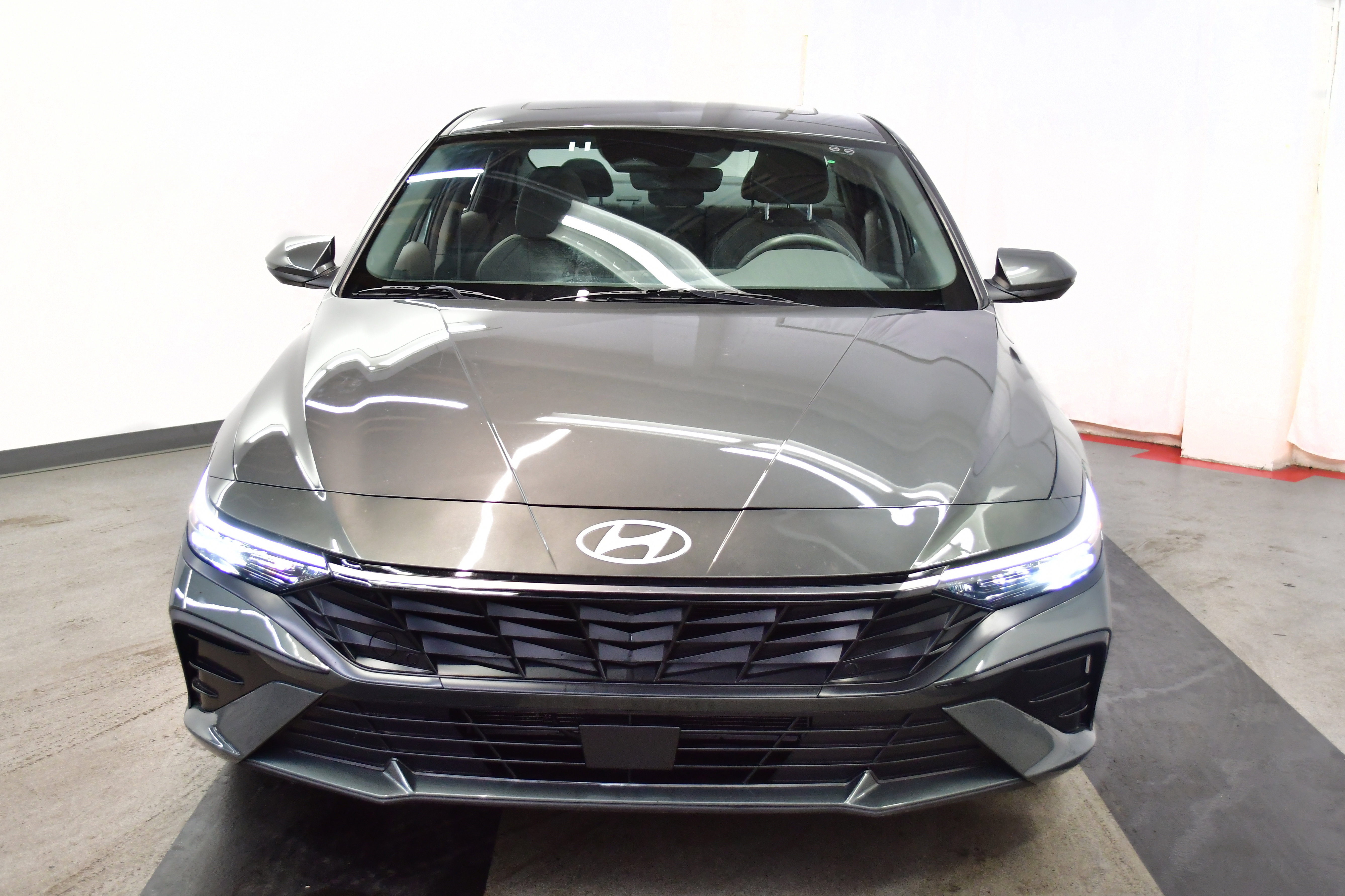 Used 2025 Hyundai Elantra SEL image 2