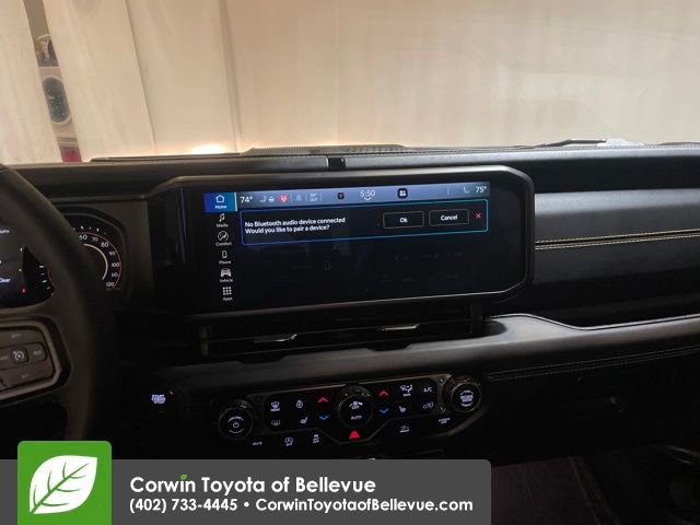 Used 2025 Jeep Gladiator Sport image 17