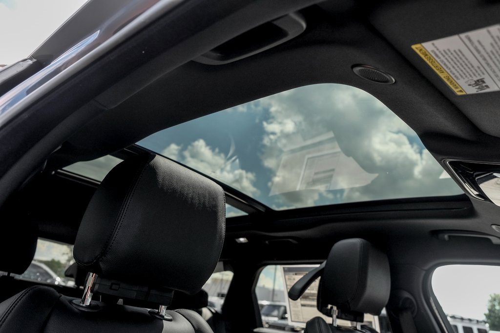 New 2026 Land Rover Range Rover Velar S image 22