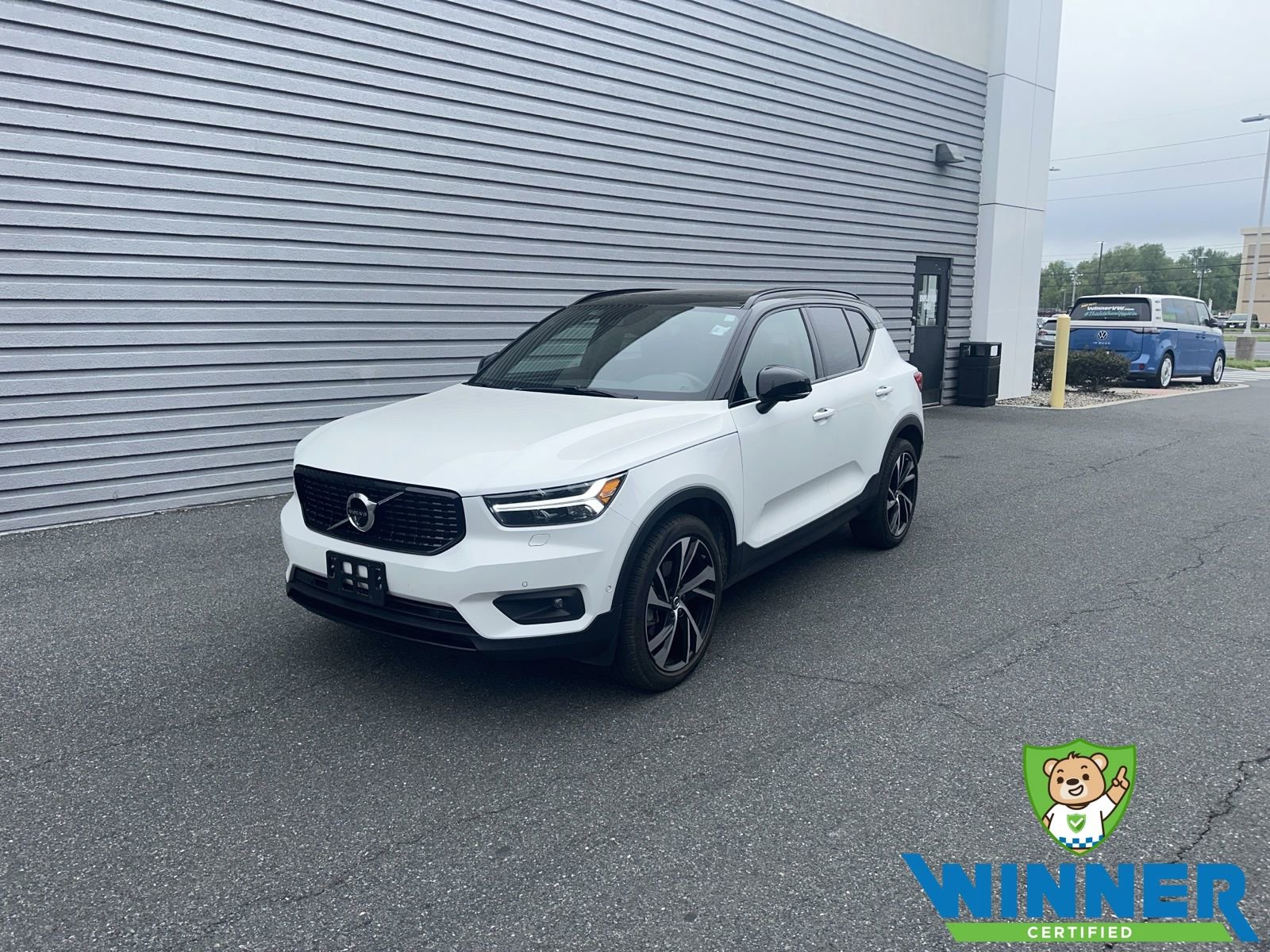 Used 2021 Volvo XC40 T5 R-Design w/ Advanced Package image 1