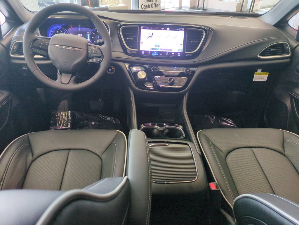 New 2027 Chrysler Pacifica Limited FWD image 14