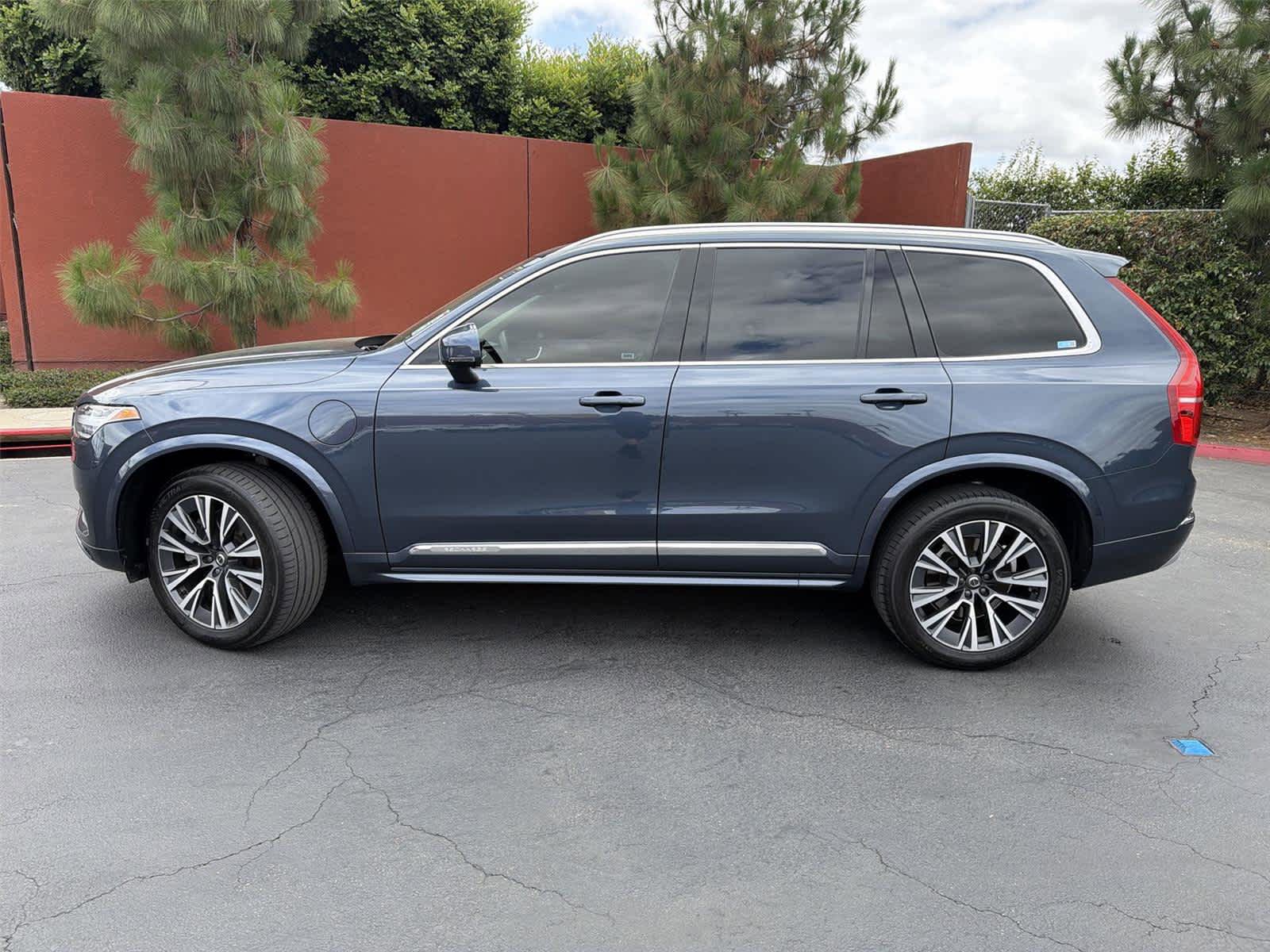 Used 2022 Volvo XC90 T8 Inscription Expression w/ Climate Package AWD/4WD image 3