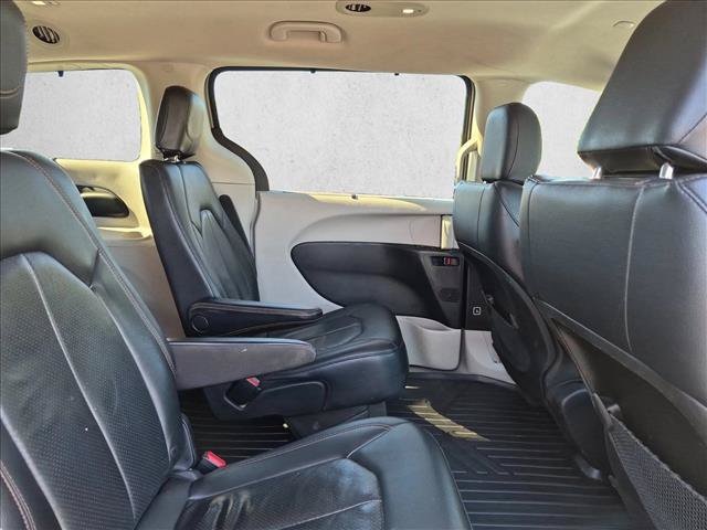 Used 2020 Chrysler Pacifica Touring-L FWD image 21