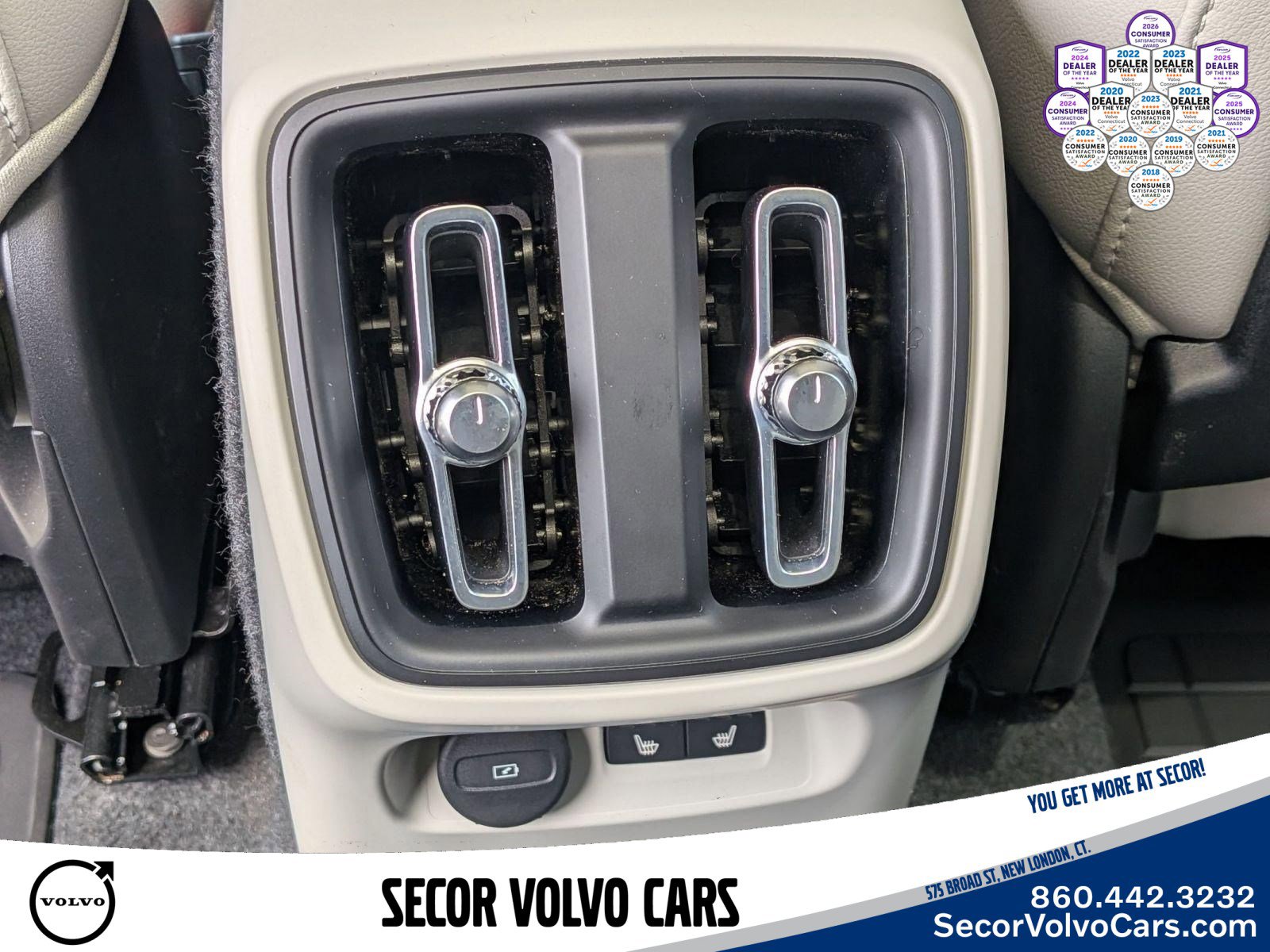 Certified 2026 Volvo XC40 B5 Plus AWD/4WD image 18
