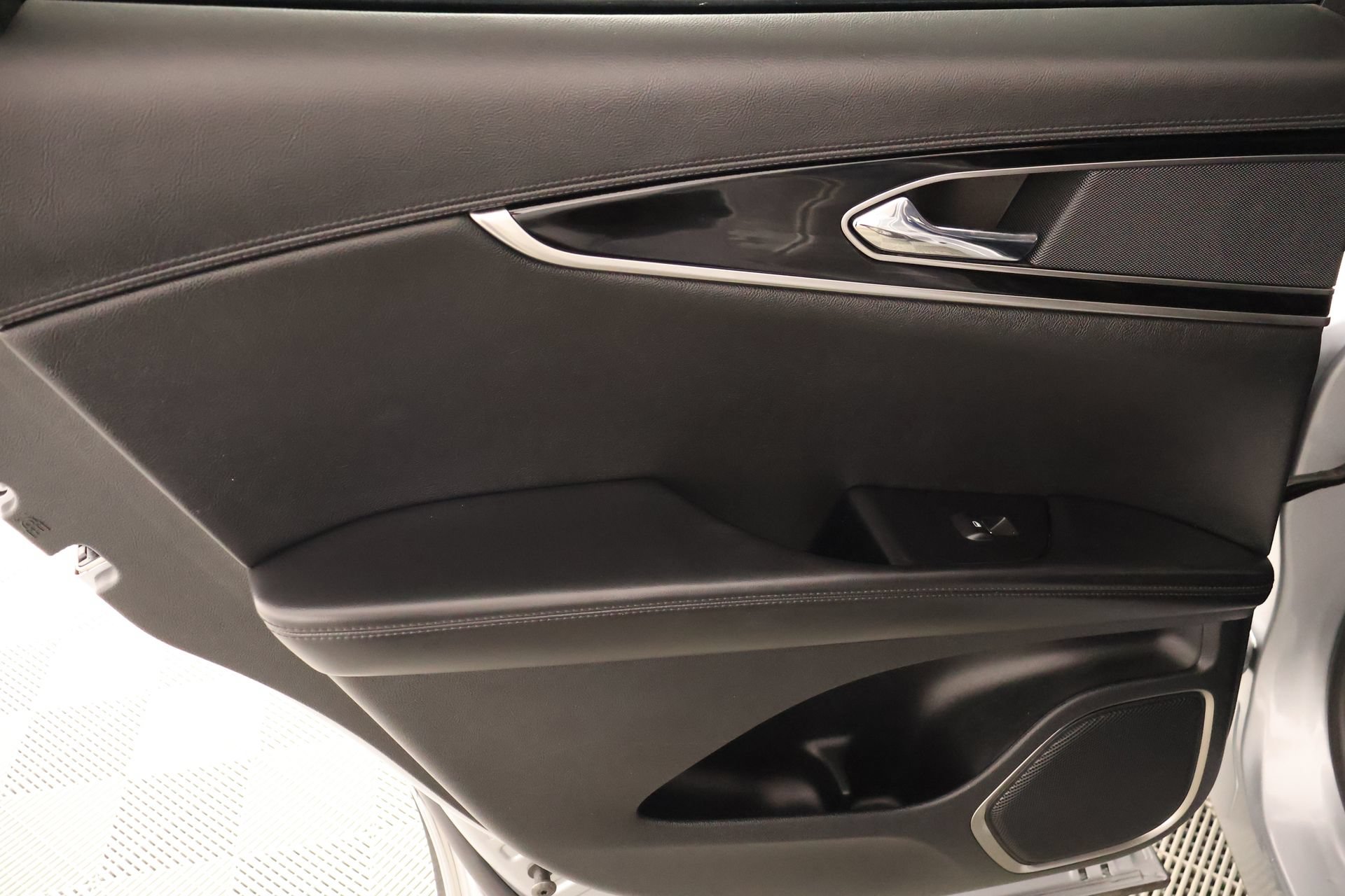 Used 2023 Lincoln Nautilus AWD w/ Premium Package image 17