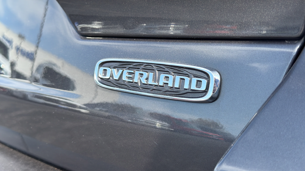Used 2022 Jeep Grand Cherokee Overland w/ Luxury Tech Group IV AWD/4WD image 35