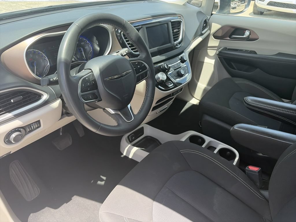 Used 2023 Chrysler Voyager LX FWD image 14