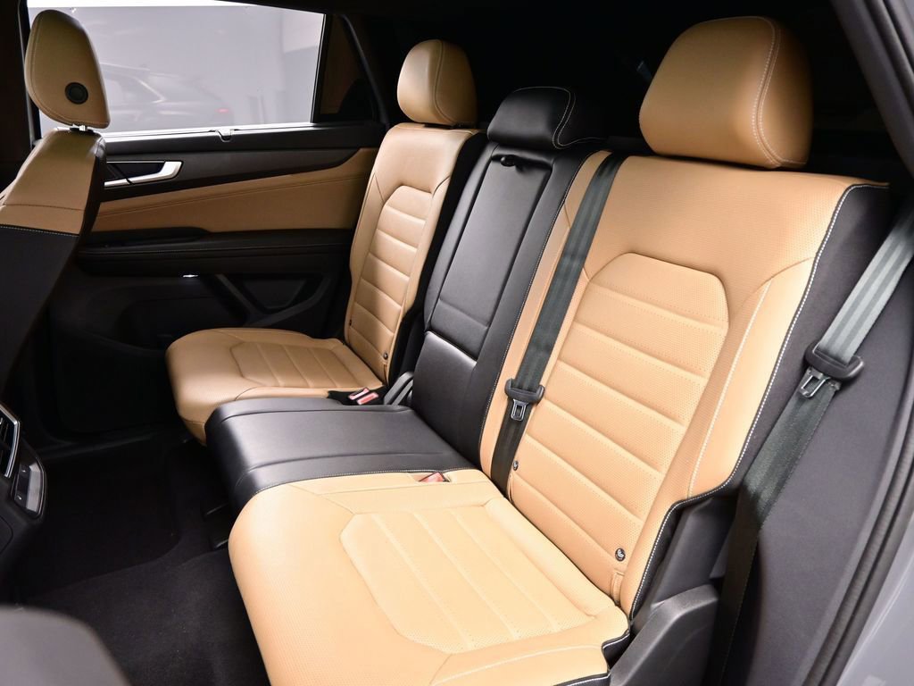 Used 2024 Volkswagen Atlas Cross Sport SEL R-Line image 33