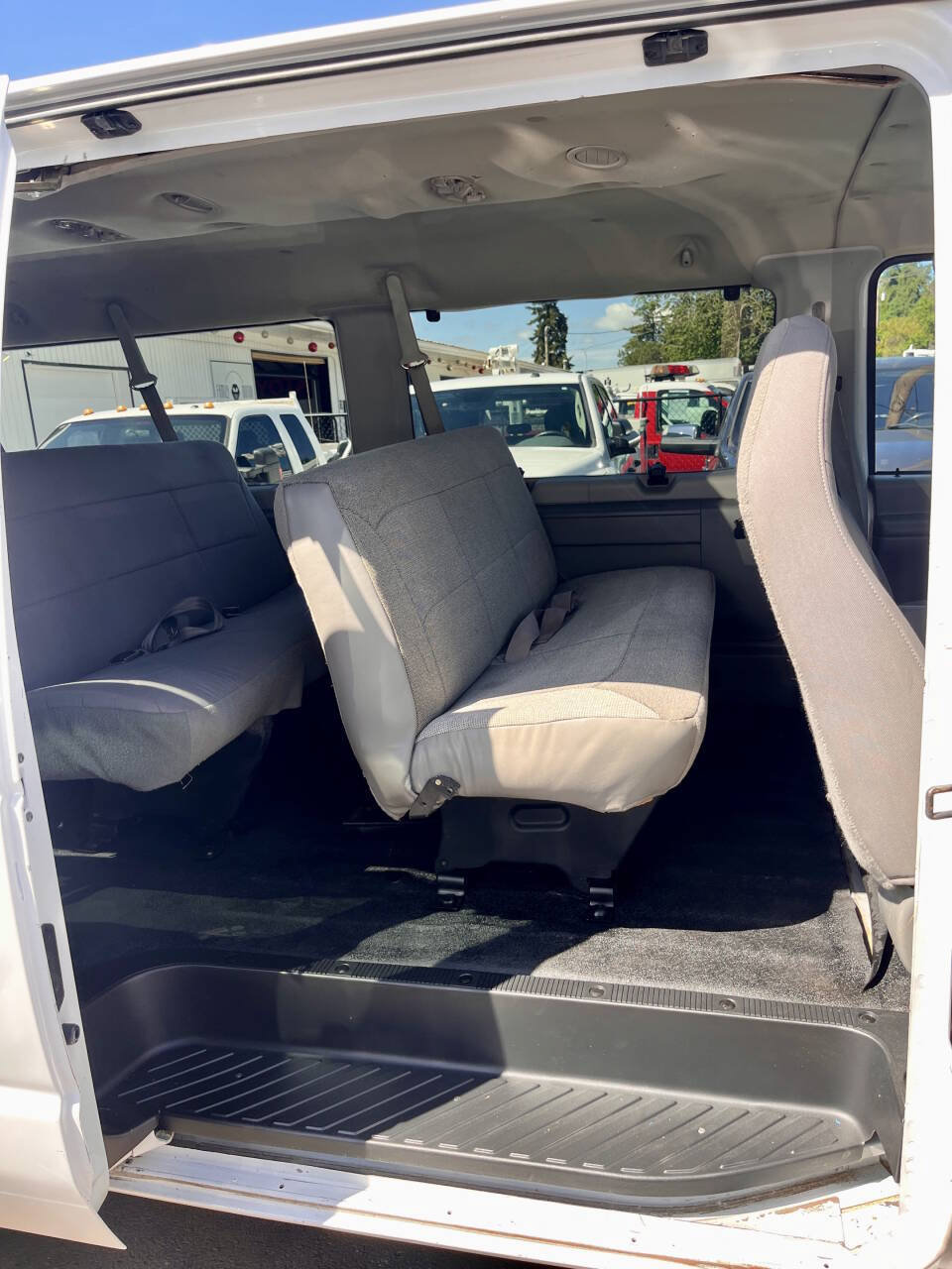 Used 2006 Ford E-350 and Econoline 350 XL RWD image 18
