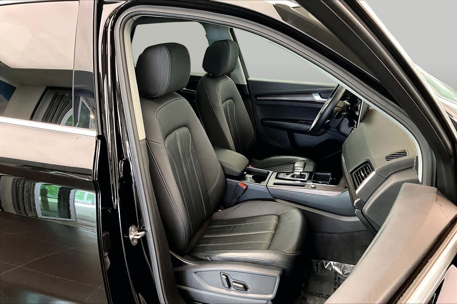 Used 2023 Audi Q5 2.0T Premium w/ Convenience Package AWD/4WD image 9