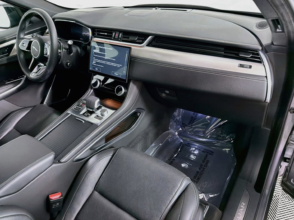 Certified 2026 Jaguar F-PACE R-Dynamic S AWD/4WD image 30