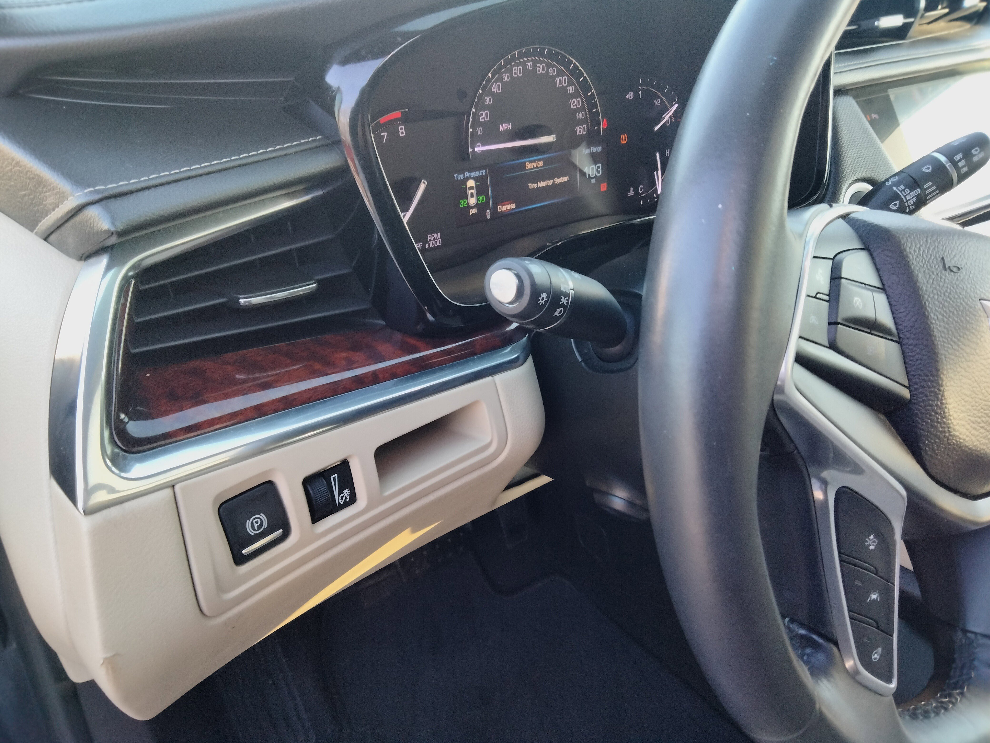 Used 2017 Cadillac XT5 Luxury w/ Driver Awareness Package image 17