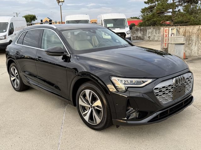 Used 2024 Audi Q8 e-tron Premium Plus w/ Premium Plus Package AWD/4WD image 3