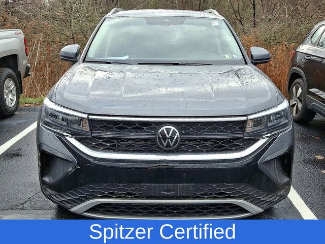 Used 2024 Volkswagen Taos SE image 2