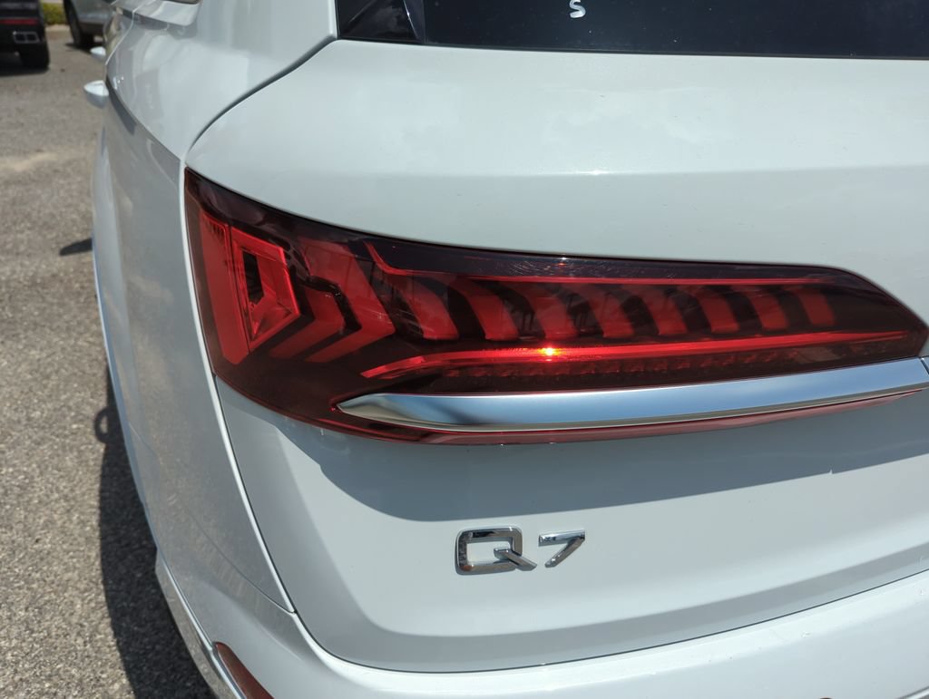 Used 2021 Audi Q7 2.0T Premium w/ Convenience Package AWD/4WD image 18