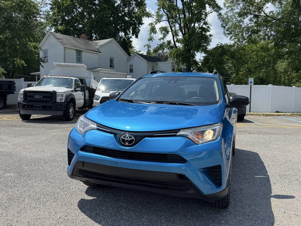 Used 2018 Toyota RAV4 LE image 2