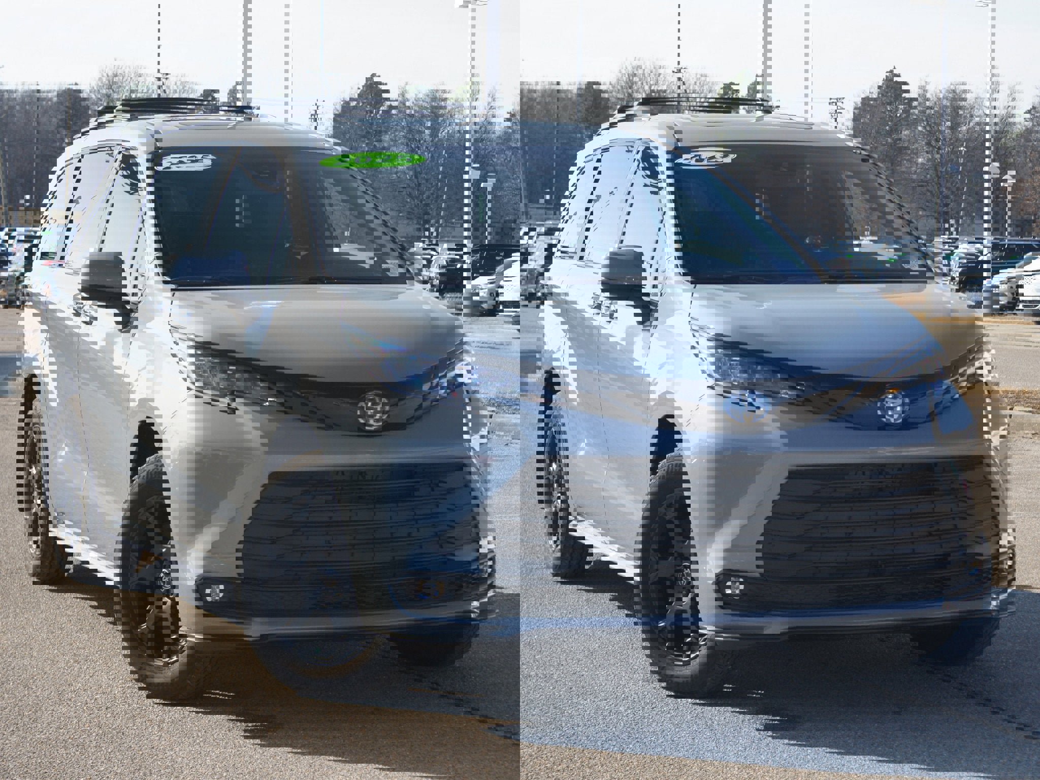 Used 2025 Toyota Sienna XLE Woodland Edition image 19