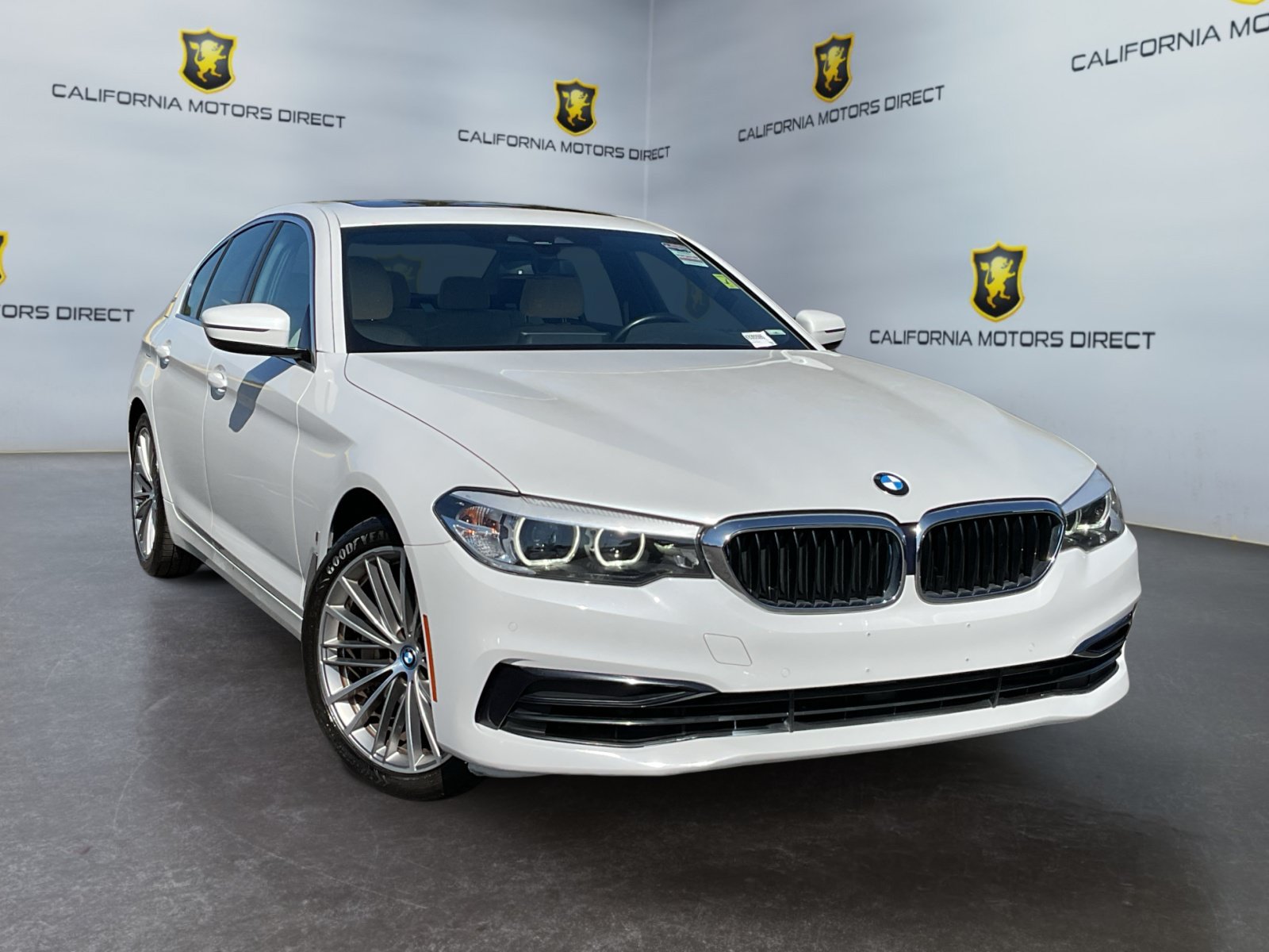 Used 2019 BMW 530e w/ Convenience Package RWD image 3