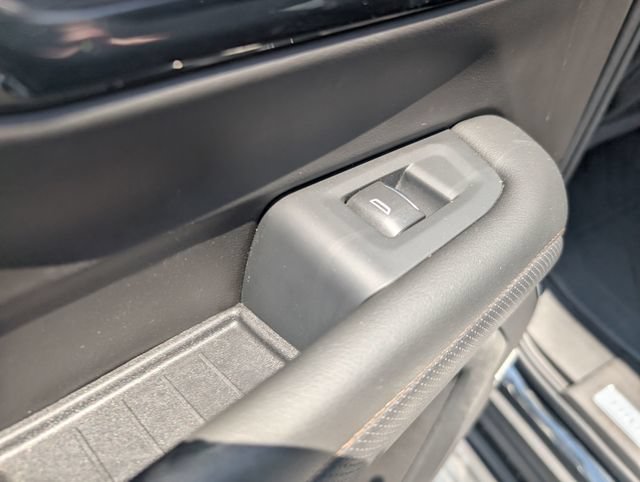 Used 2026 Chevrolet Suburban High Country AWD/4WD image 12