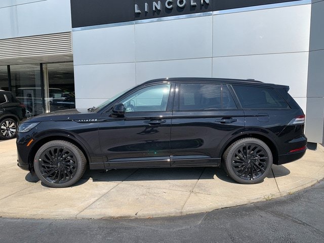 New 2026 Lincoln Aviator Reserve AWD/4WD image 2