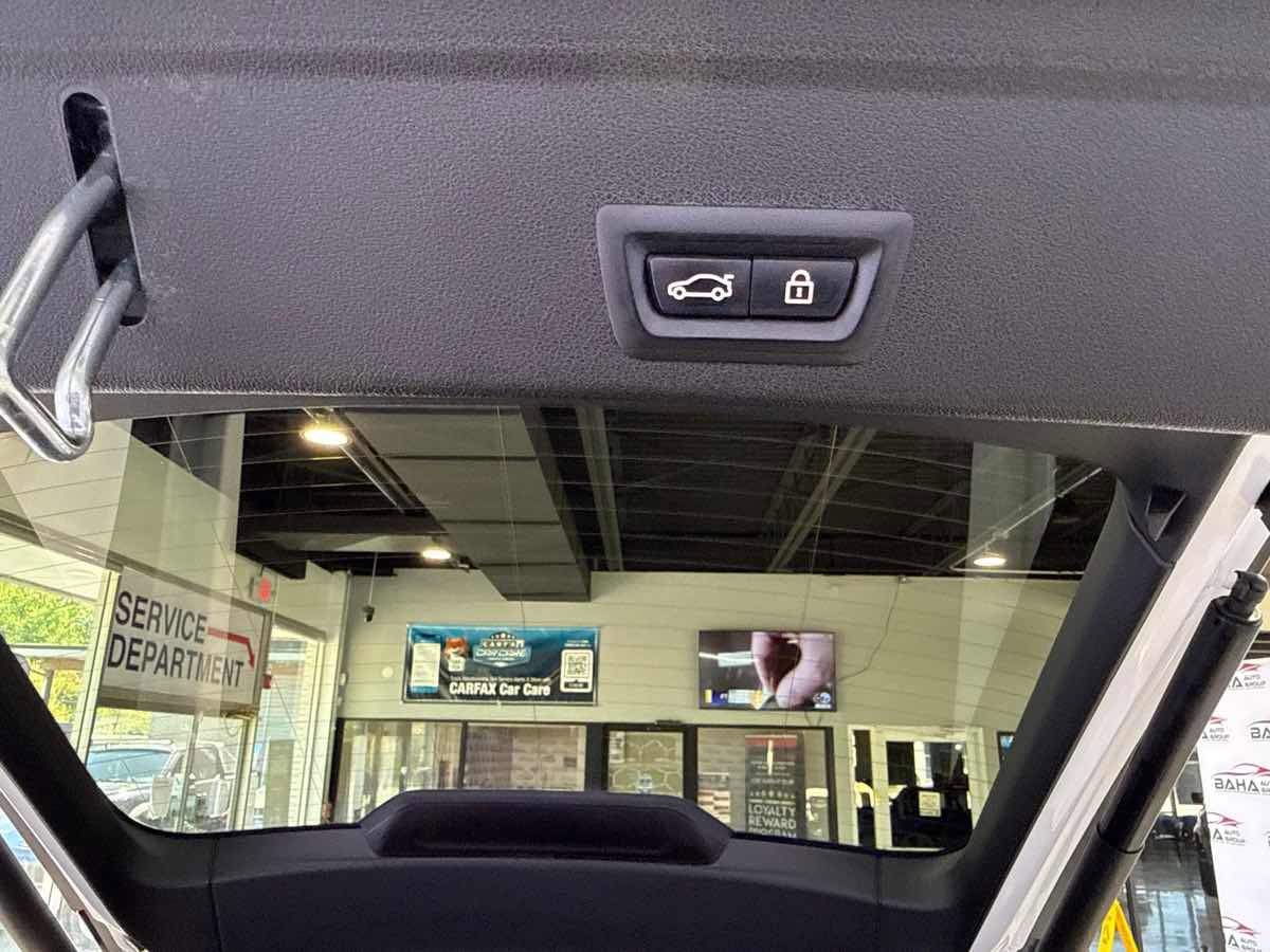 Used 2021 BMW X6 xDrive40i w/ M Sport Package AWD/4WD image 59