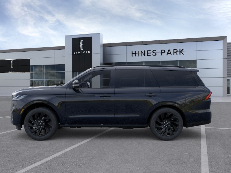 New 2026 Lincoln Navigator Reserve w/ Jet Appearance Package AWD/4WD image 3